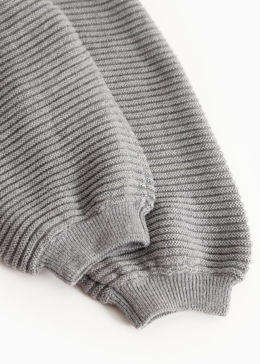 Knitted grey melange trousers with ribbed cuffs at the bottom