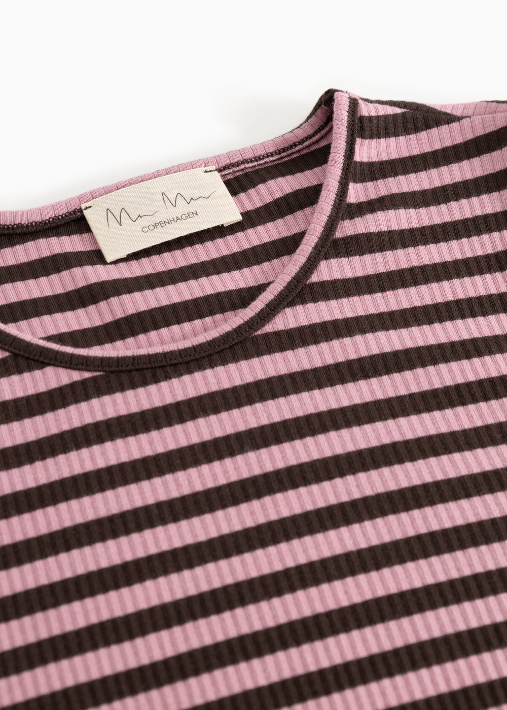 Long-sleeve T‑shirt with crew neck and ribbed trim, pink/dark stripes and brand.