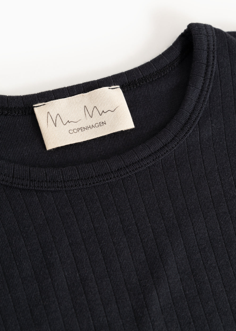 Sort long-sleeve T-shirt with round neck and 'Copenhagen' label at the collar.
