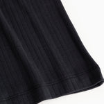 Sort ribbed tank top with round neckline and straight hem.