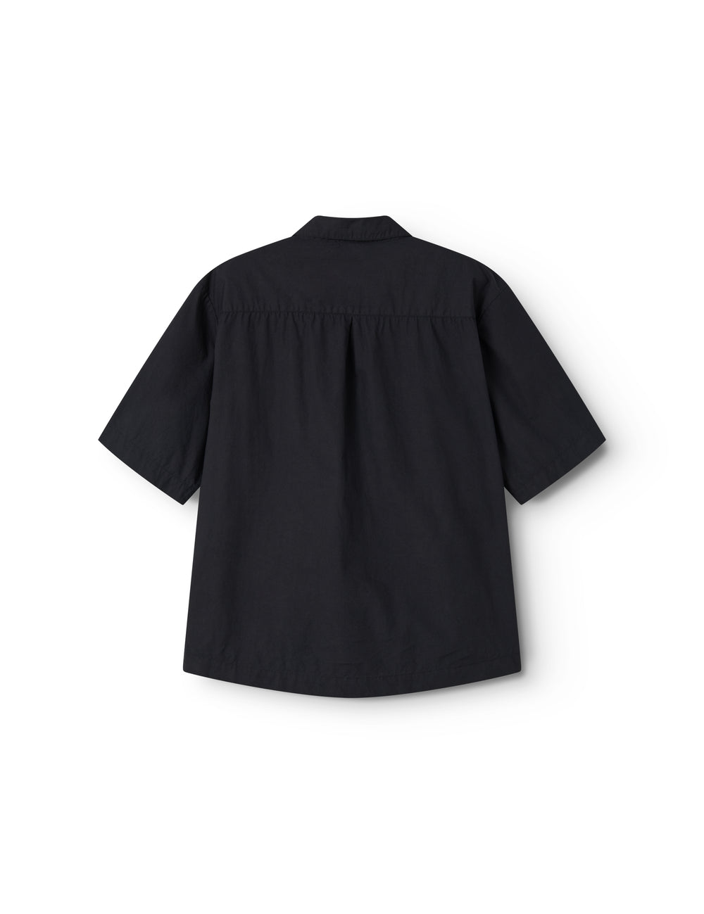 Short black shirt for women with a loose fit, classic collar.