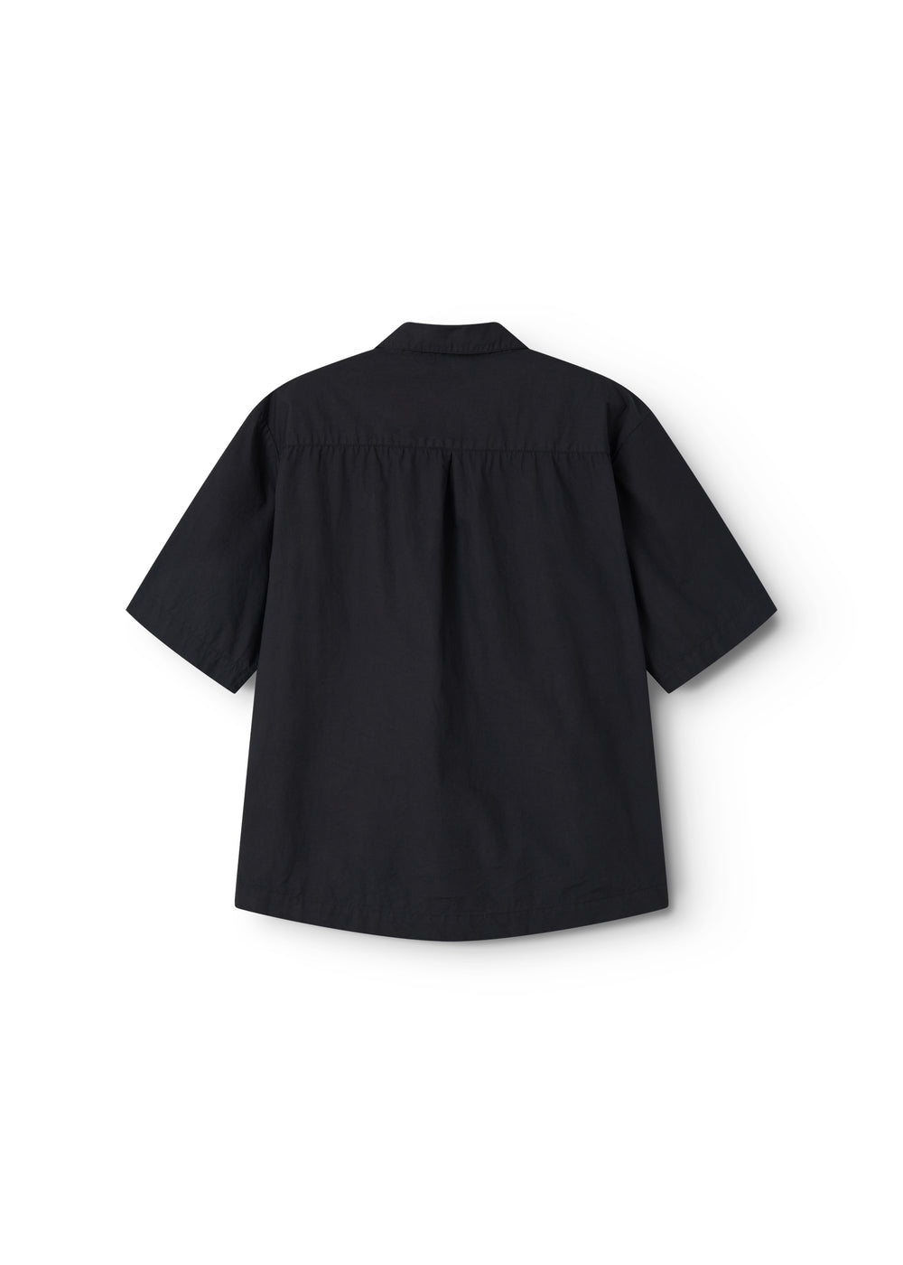 Short black shirt for women with a loose fit, classic collar.