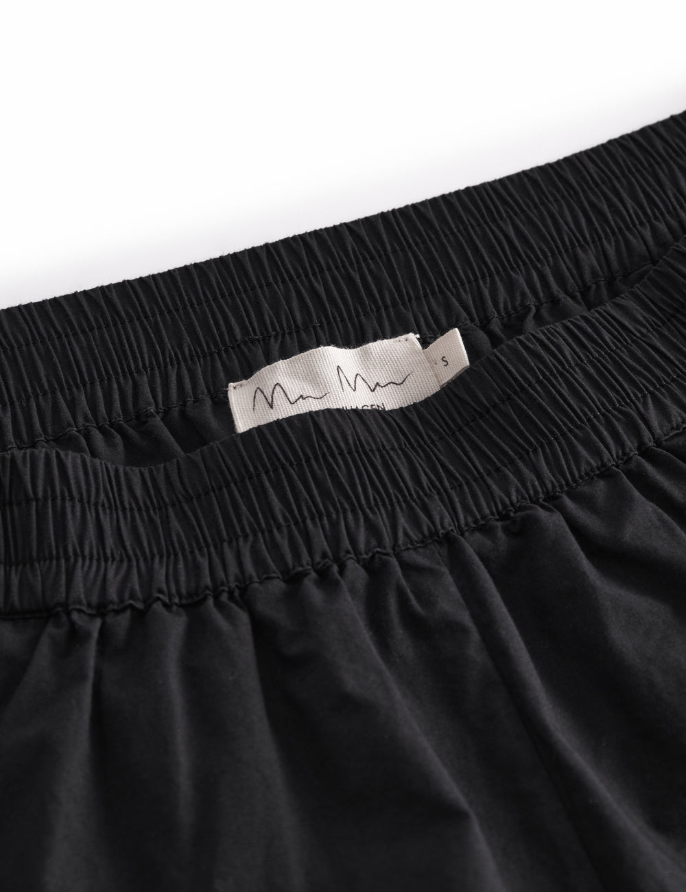 Sorte dameshorts med elastisk talje