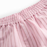 Lyserøde shorts til kvinder med fine striber, sidelommer og elastik i livet