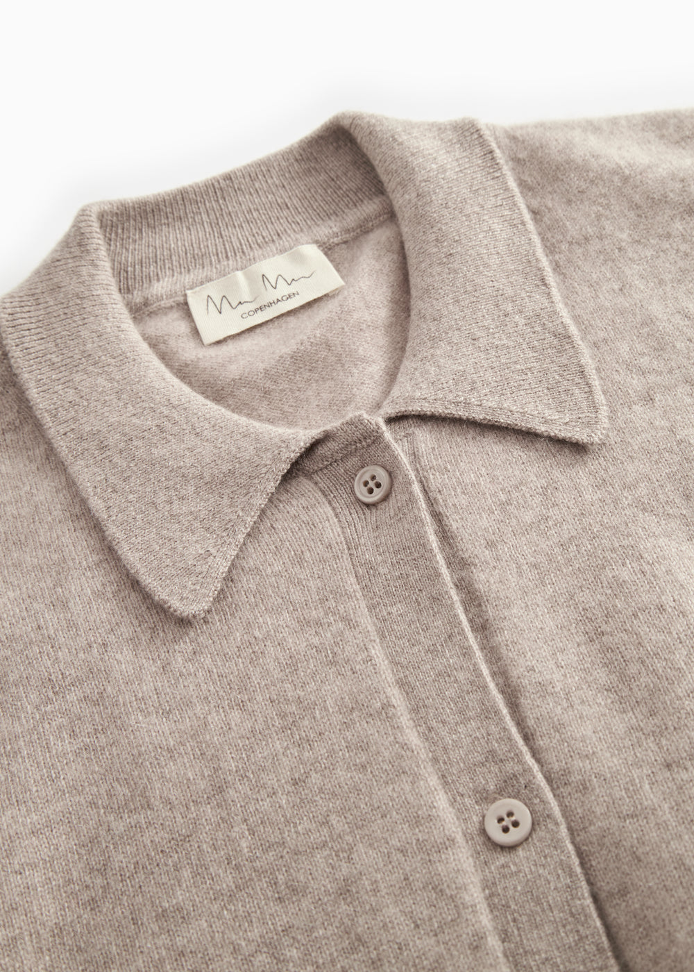 Details of the gray melange cardigan: collar, buttons, and inner label